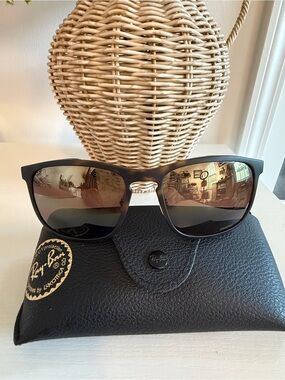 Ray-Ban Polarized Sunglasses with Brown Lenses. Includes case .